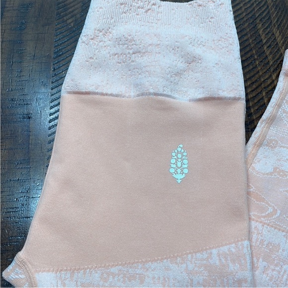 FREE PEOPLE Good Karma Textured Sports Bra & Leggings NWOT - Picture 6 of 8